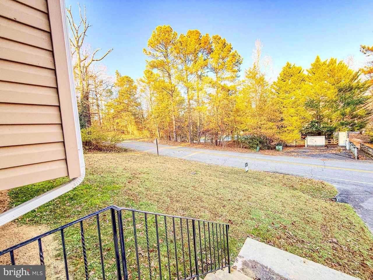 23053 Gunston Dr - Photo 3 of 24