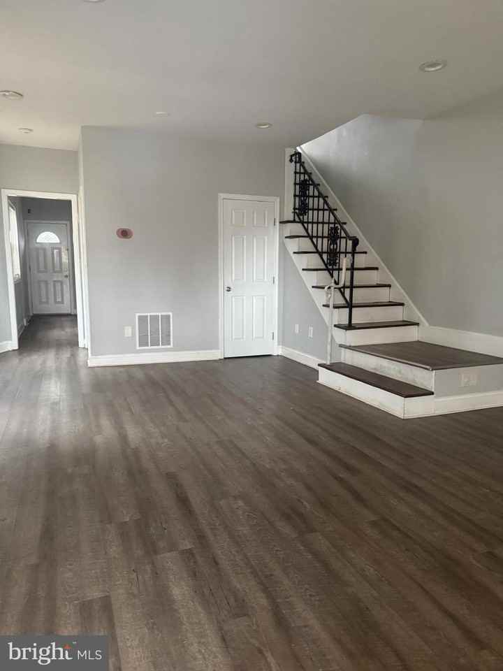 1147 Indiana Avenue - Photo 2 of 10