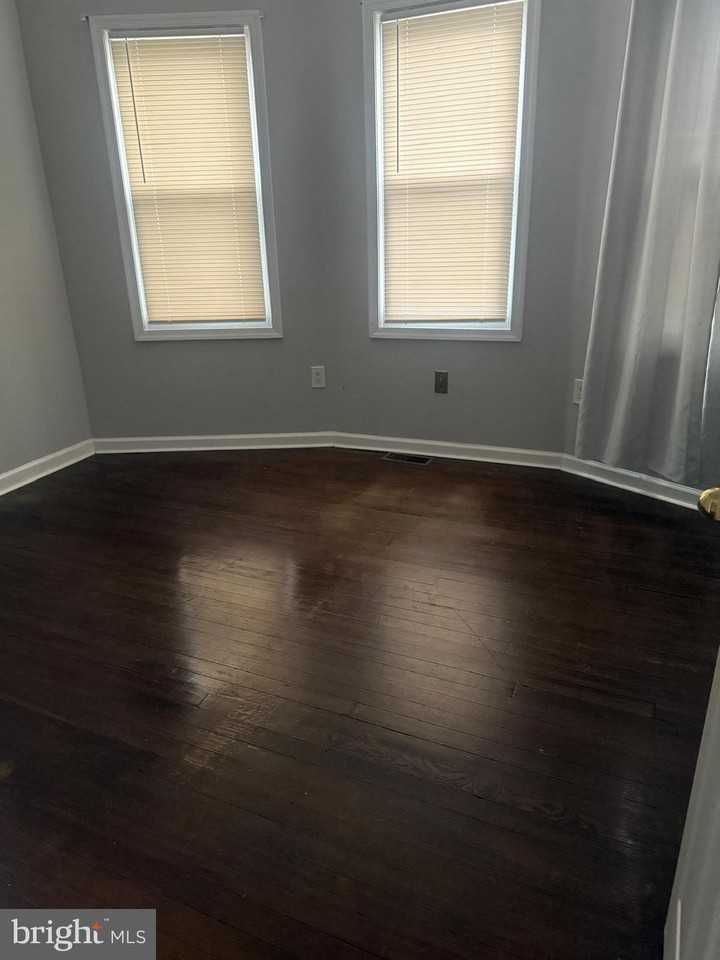 1147 Indiana Avenue - Photo 3 of 10