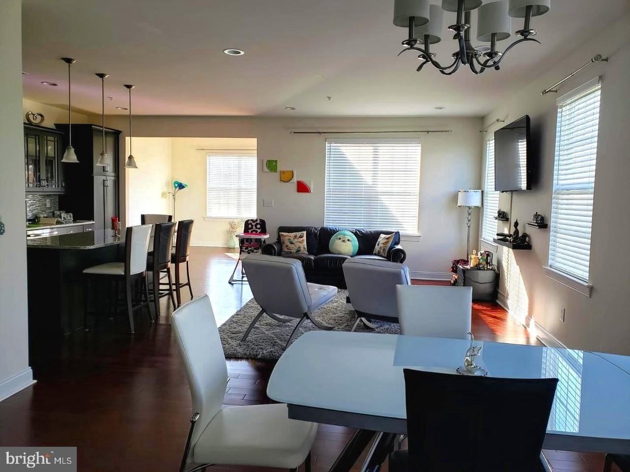 323 W Boulder Dr - Photo 2 of 15