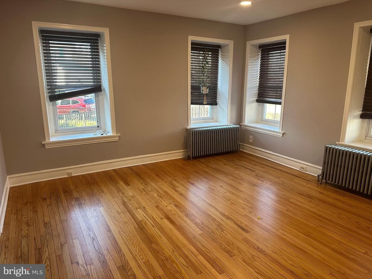 204 Rosemary Avenue - Photo 4 of 34