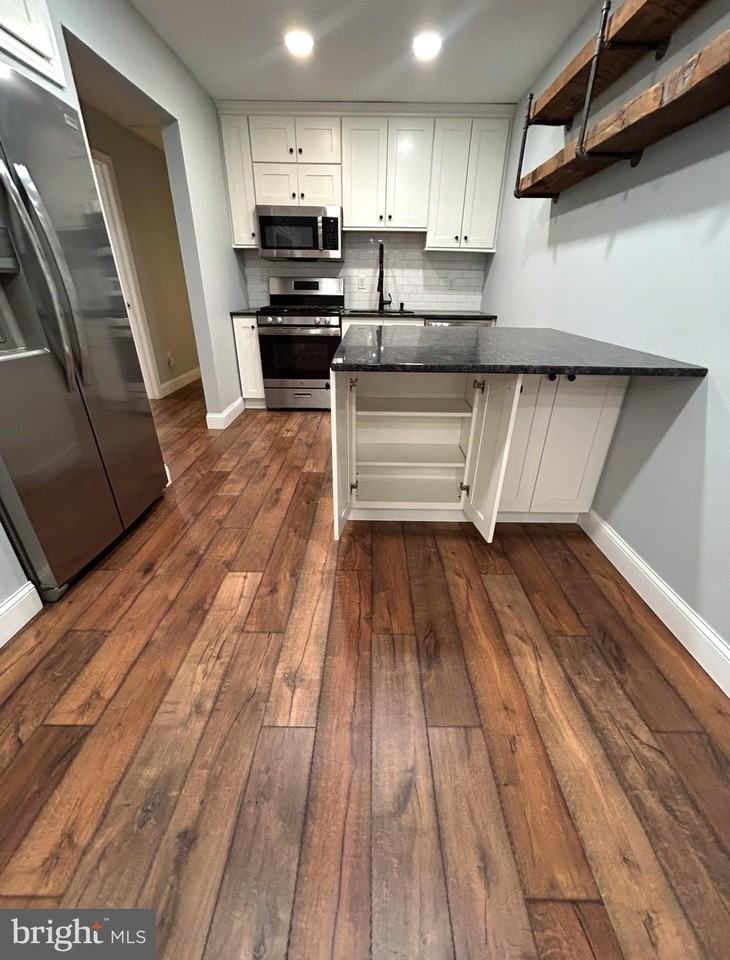 306 Washington St Apt 8 #8 - Photo 3 of 14