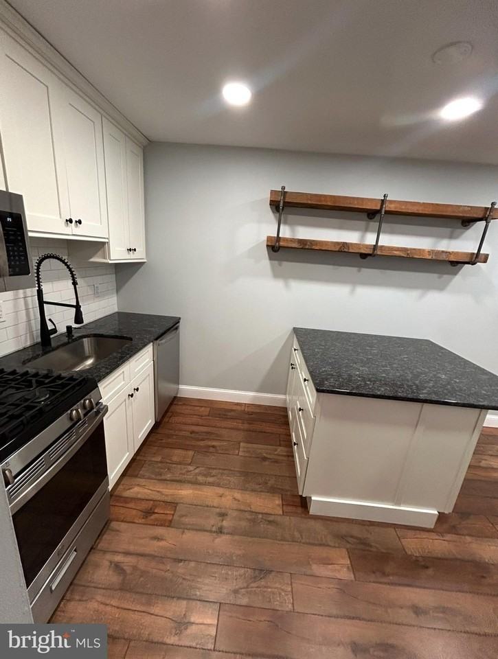 306 Washington St Apt 8 #8 - Photo 4 of 14