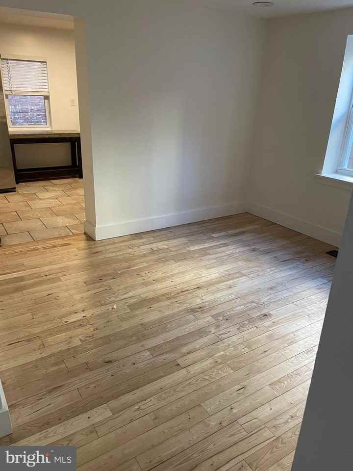 511 Morse St - Photo 4 of 12