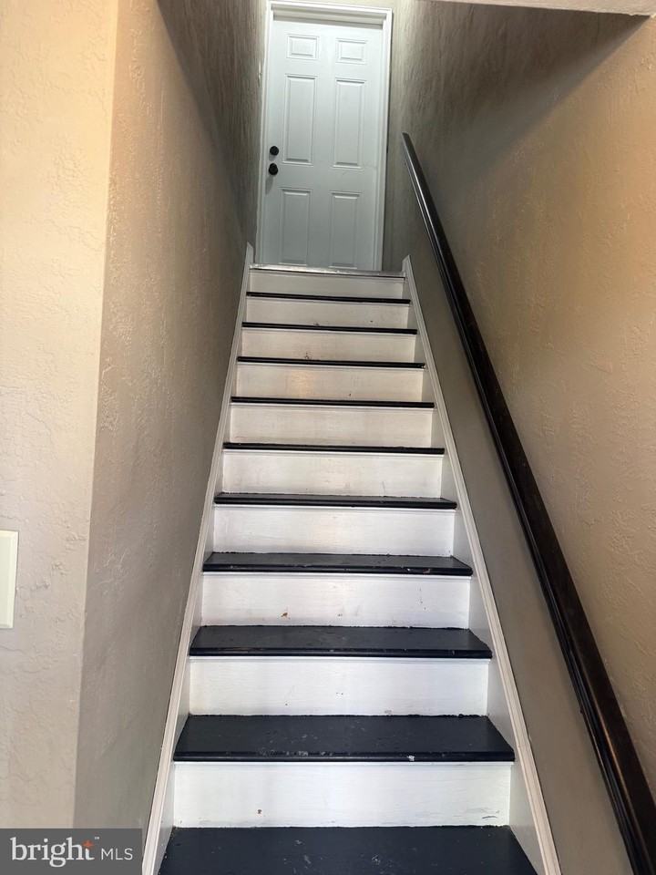 326 Van Kirk St - Photo 2 of 9