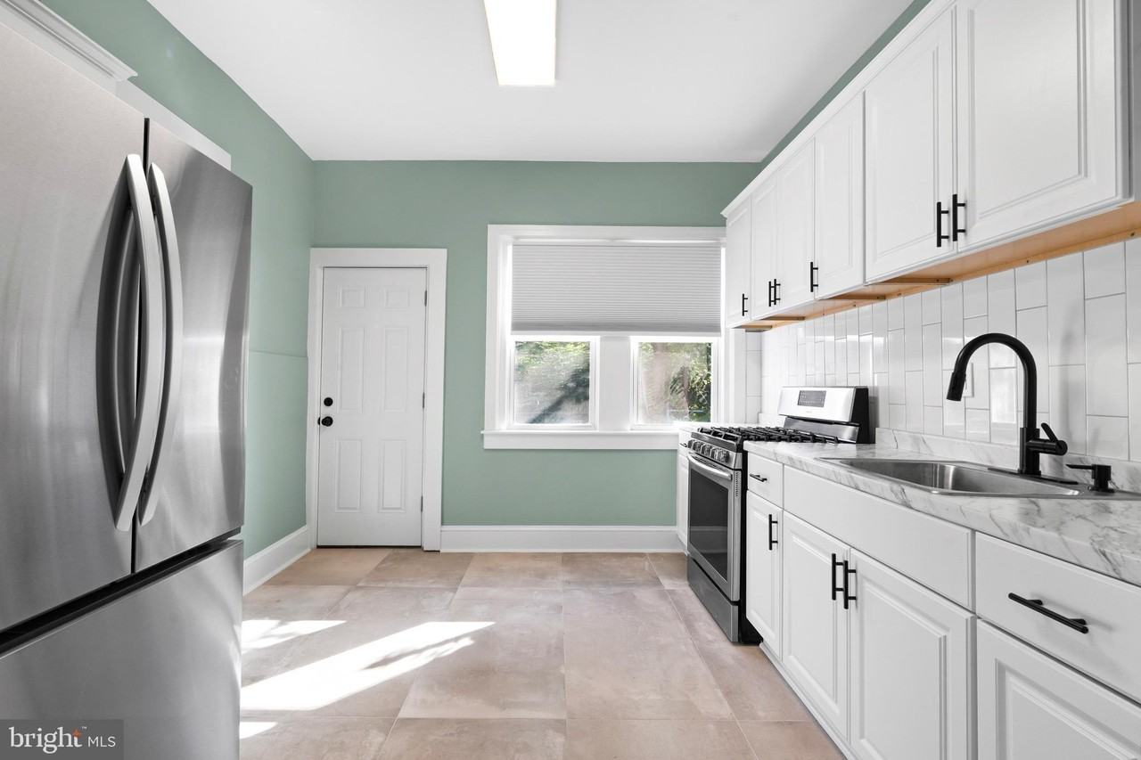 2113 South Simpson Street - Photo 7 of 37