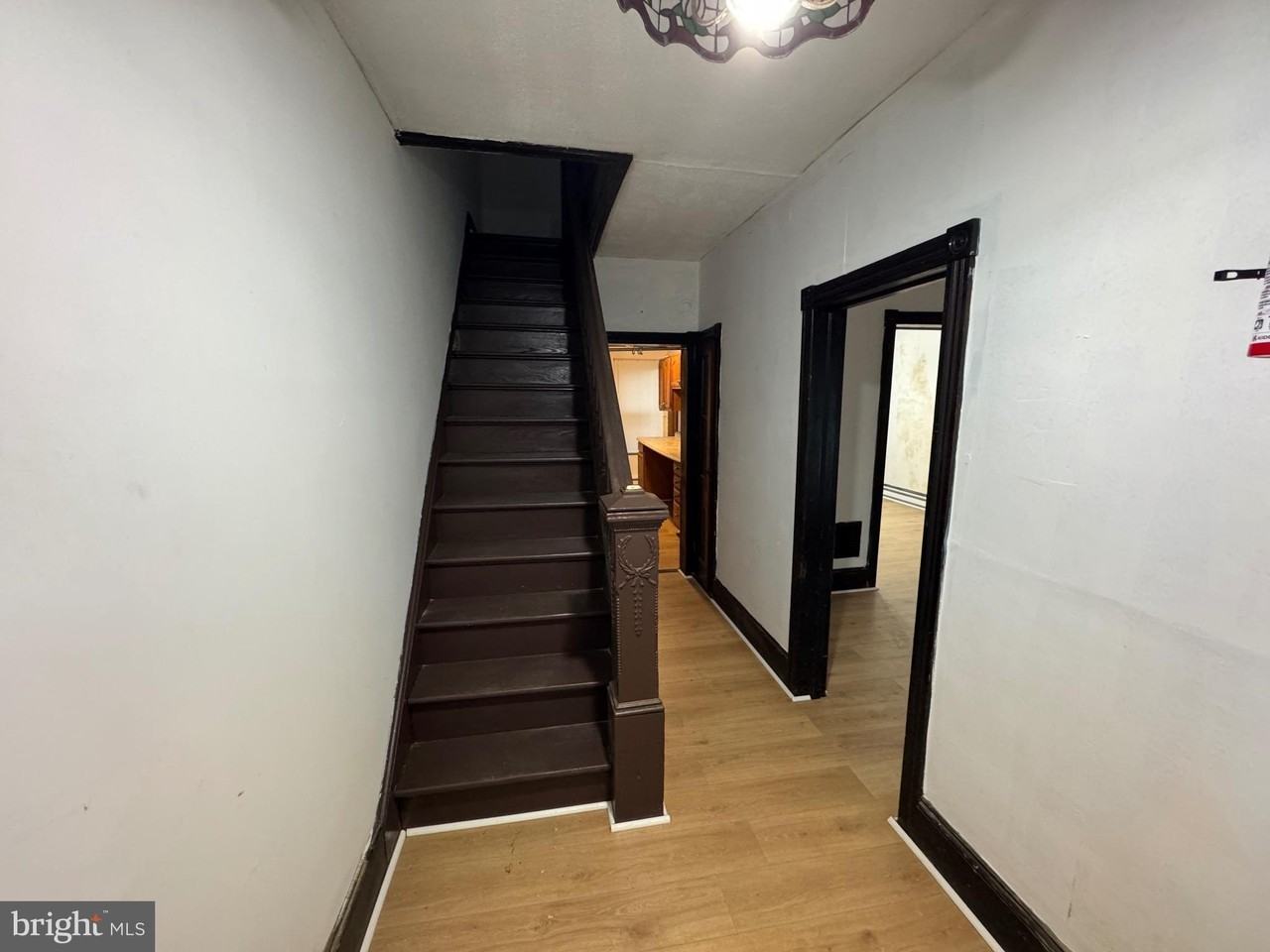 563 S Centre St - Photo 4 of 14