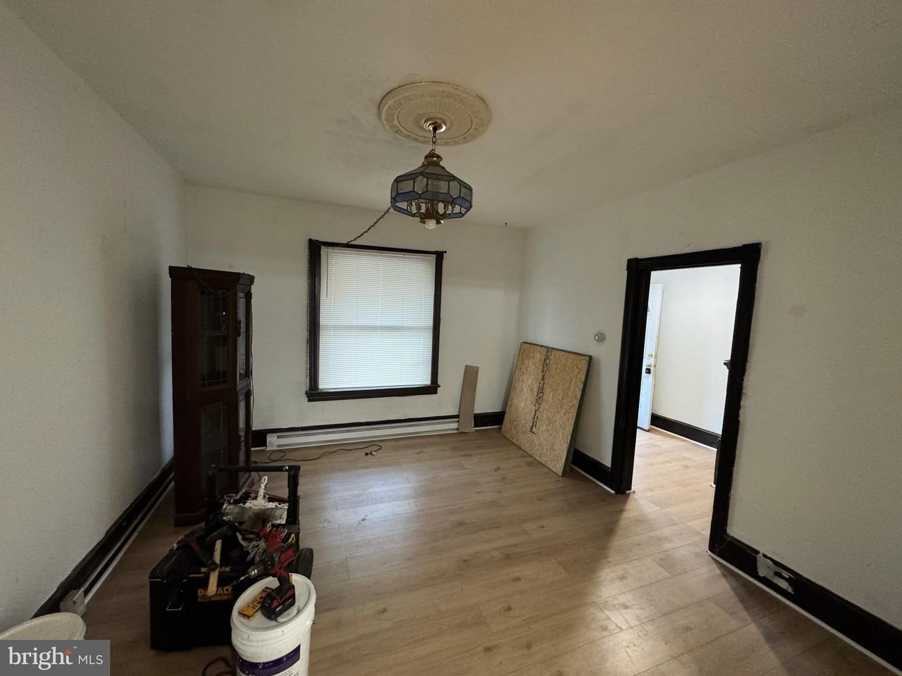 563 S Centre St - Photo 5 of 14