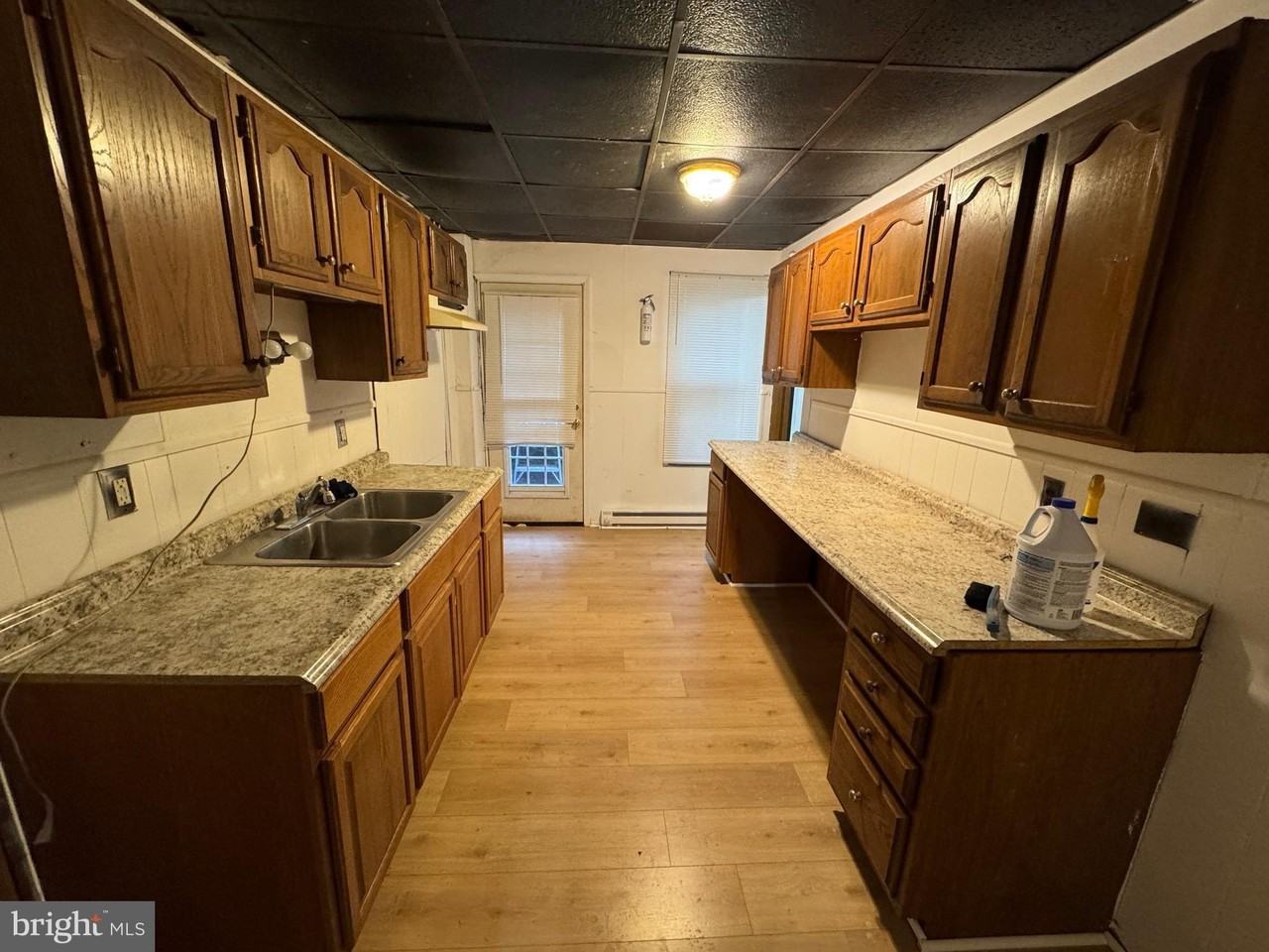 563 S Centre St - Photo 6 of 14