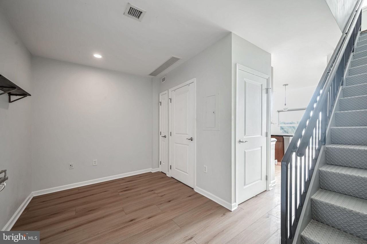 444 West Broad Street #619 - Photo 4 of 21