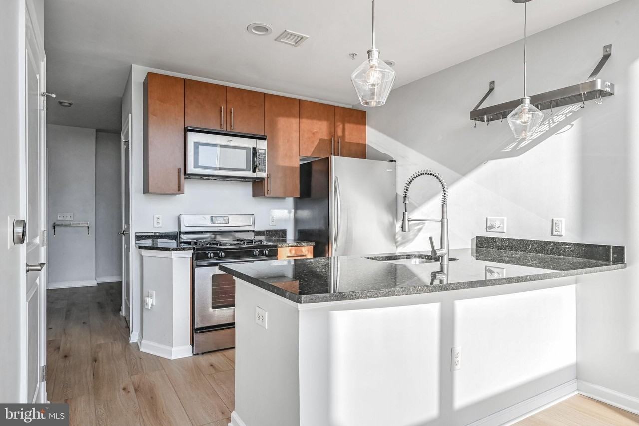 444 West Broad Street #619 - Photo 6 of 21