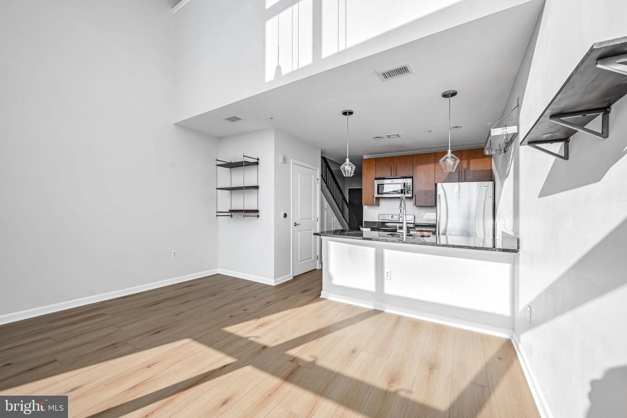 444 West Broad Street #619 - Photo 7 of 21