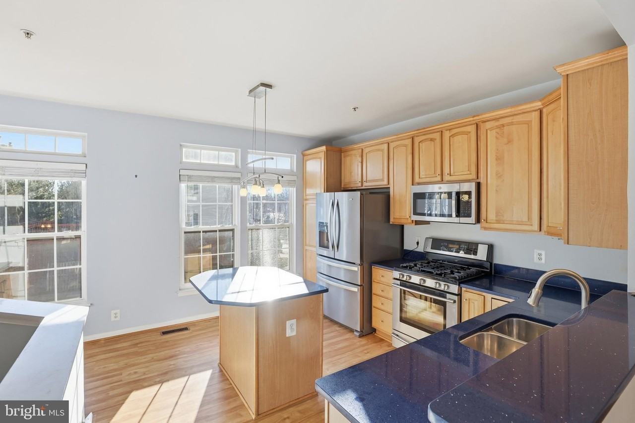 2957 Huntington Grove Sq - Photo 4 of 28