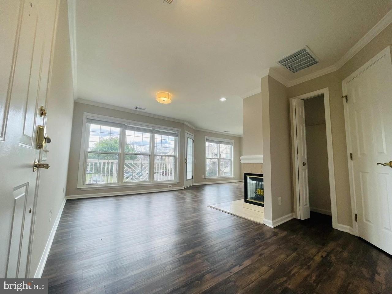 8069 Stonewall Brigade Ct Apt 201 #201 - Photo 4 of 31