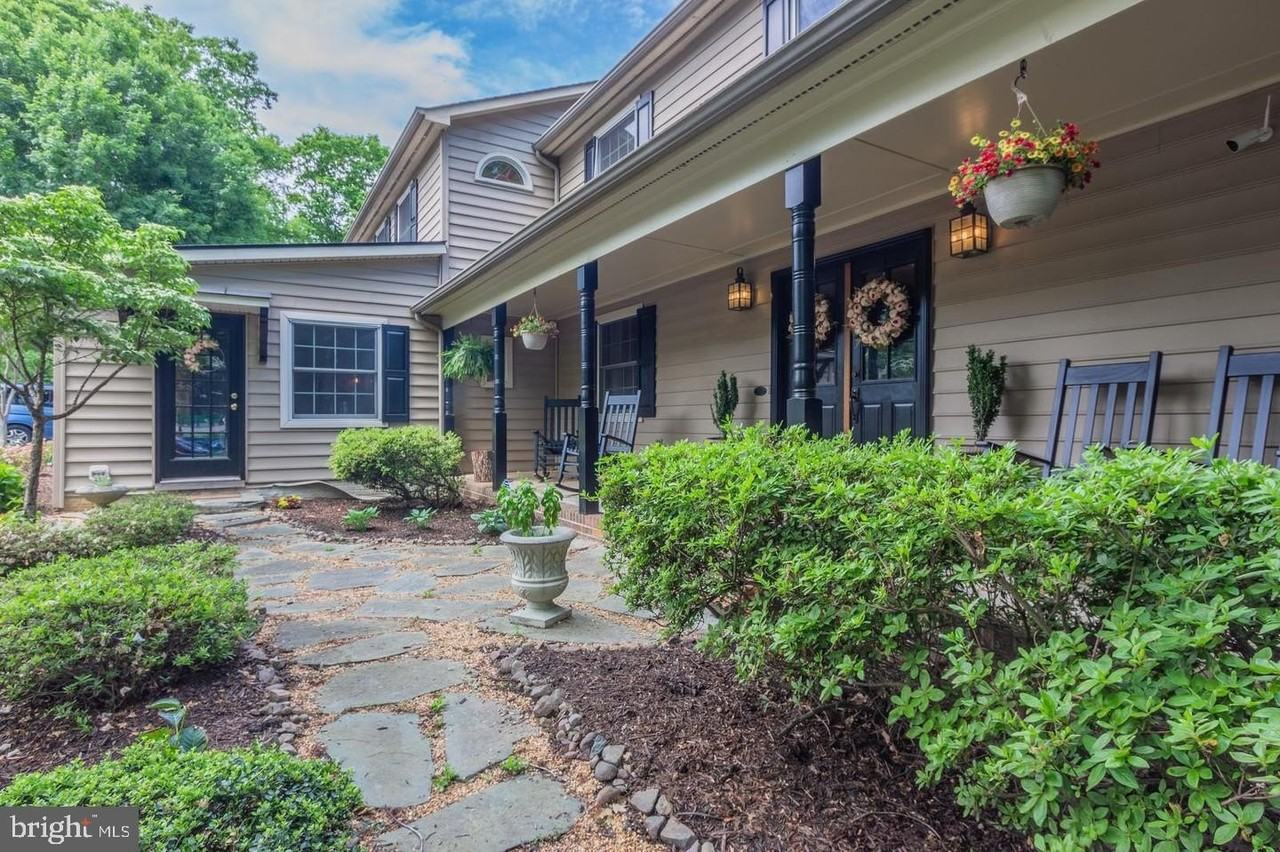 607 Lancaster St - Photo 2 of 40