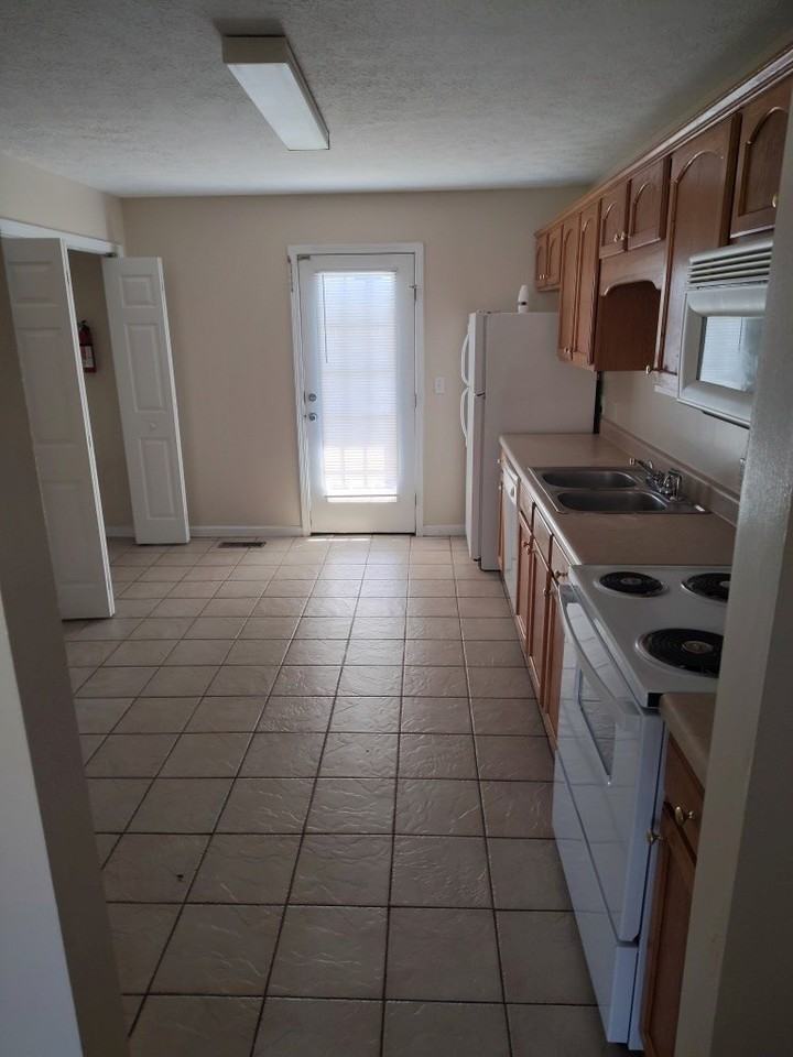 101 Big Oak Dr Apt A - Photo 4 of 11