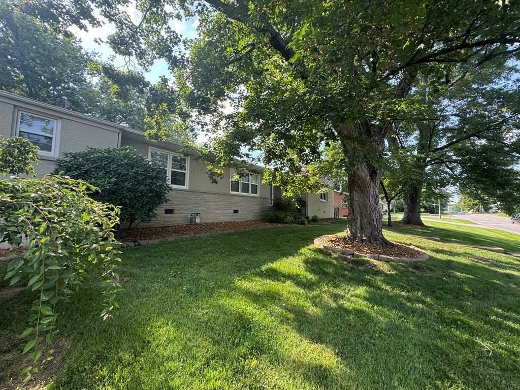 145 S Maple Ave - Photo 2 of 21