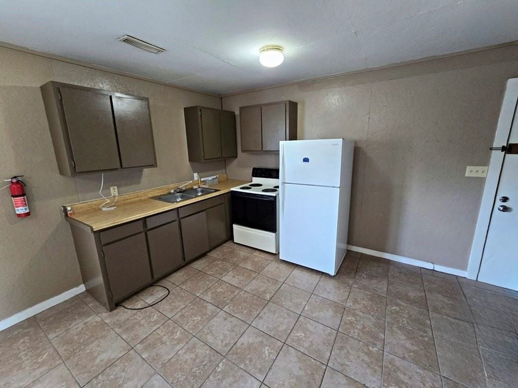 620 Allie Lane - Photo 7 of 8