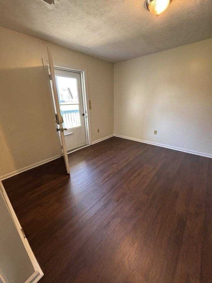 246 Dogwood Pointe Drive - Photo 2 of 10