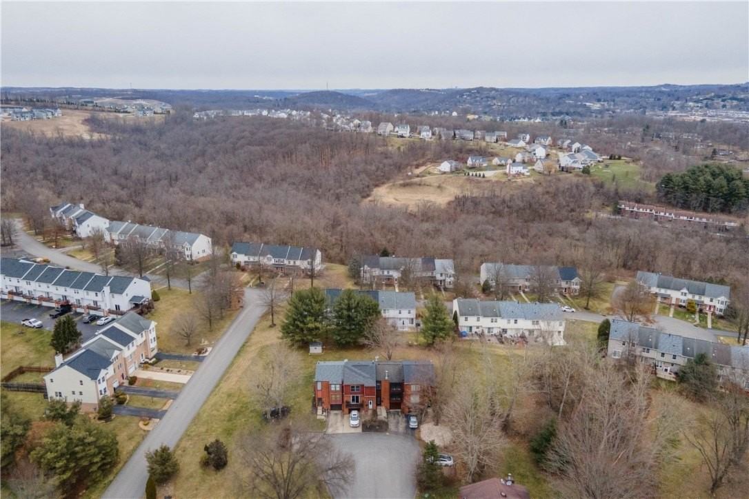 228 Glen Spring Cir - Photo 3 of 33