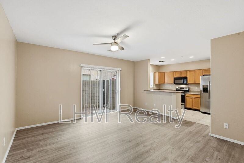 15818 N 25th St #111 - Photo 5 of 27