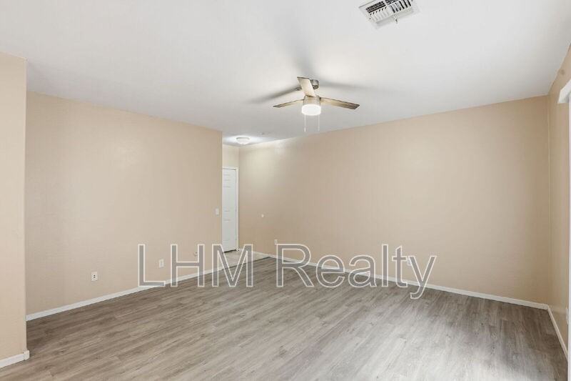 15818 N 25th St #111 - Photo 6 of 27