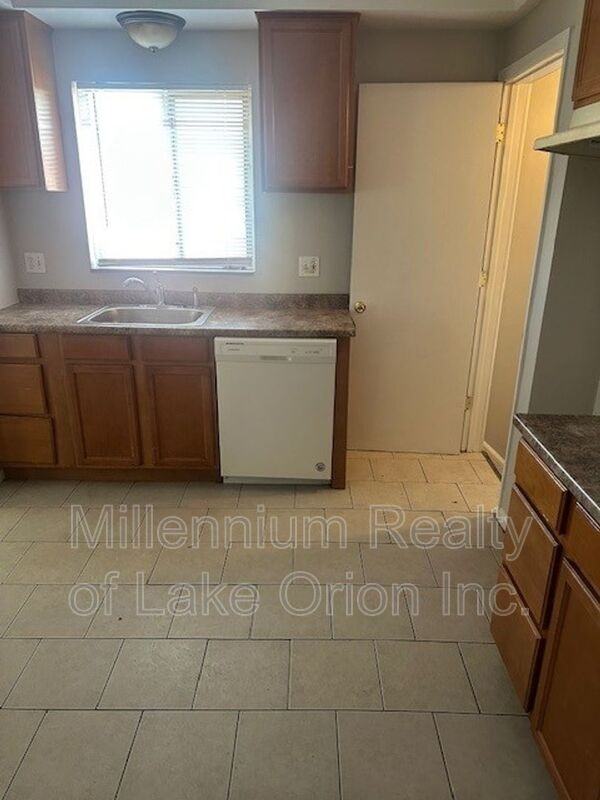 19288 Lahser Rd - Photo 4 of 26