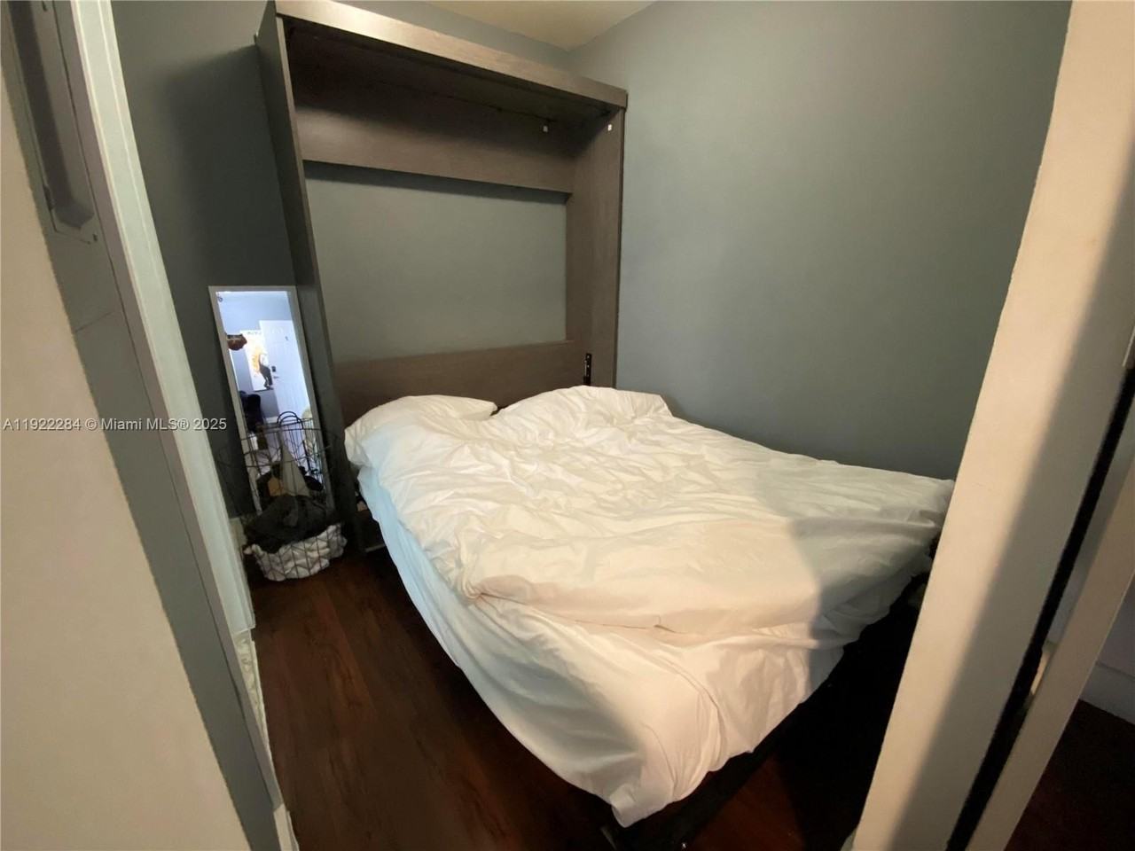 274 Northwest 32nd Street #7 - Photo 5 of 6