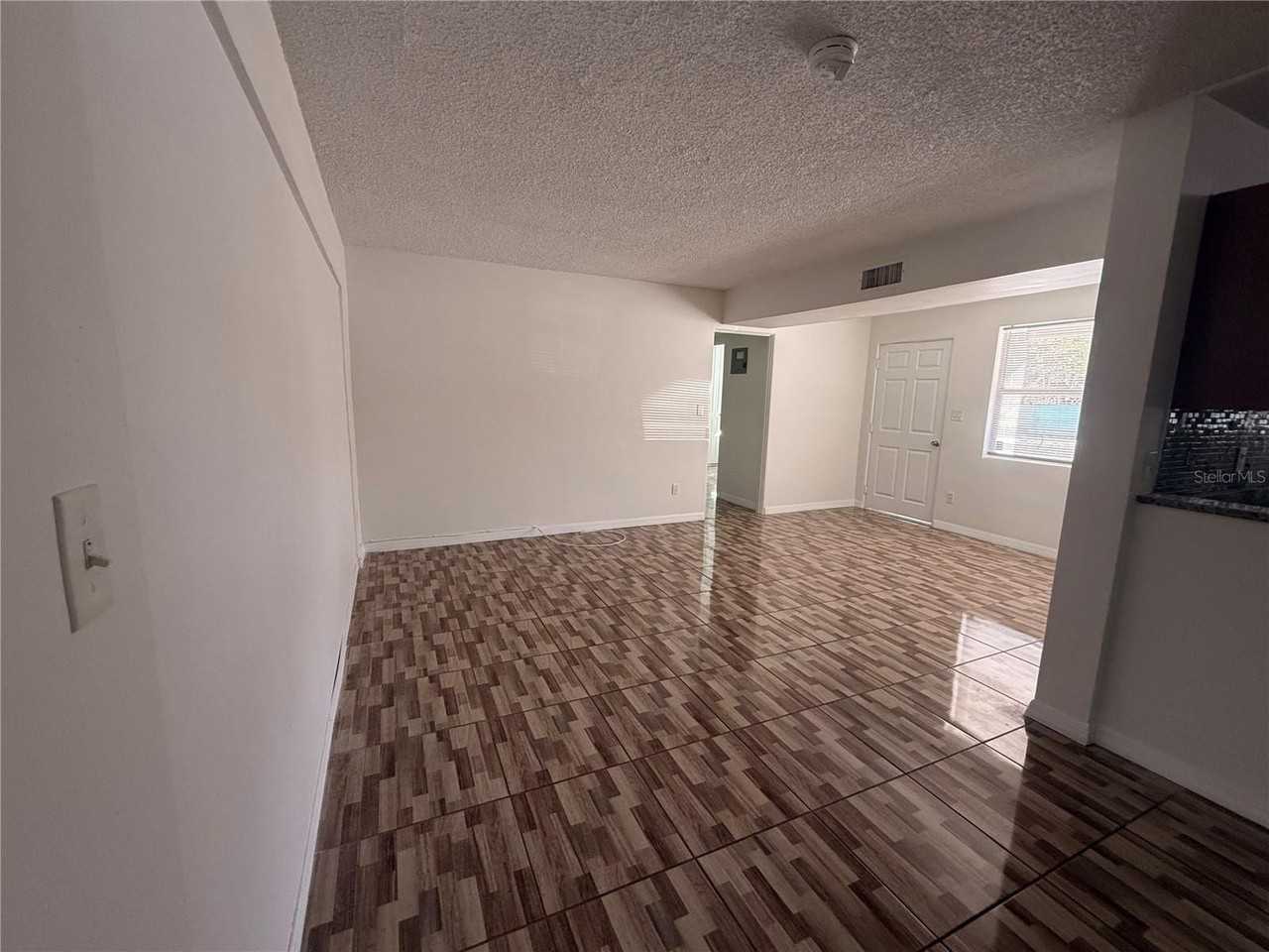 318 Dillon Cir - Photo 3 of 11