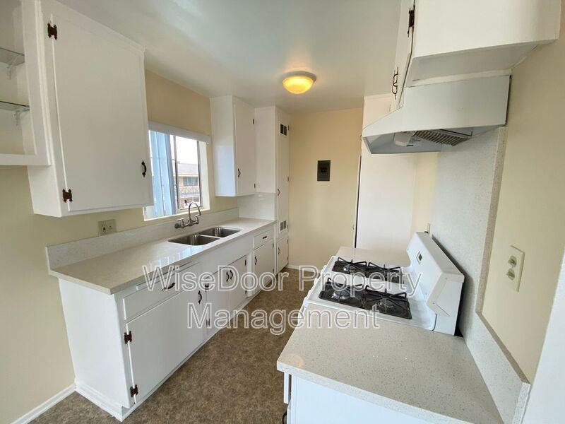 1101 Beach St #C - Photo 3 of 13