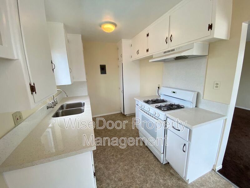 1101 Beach St #C - Photo 6 of 13