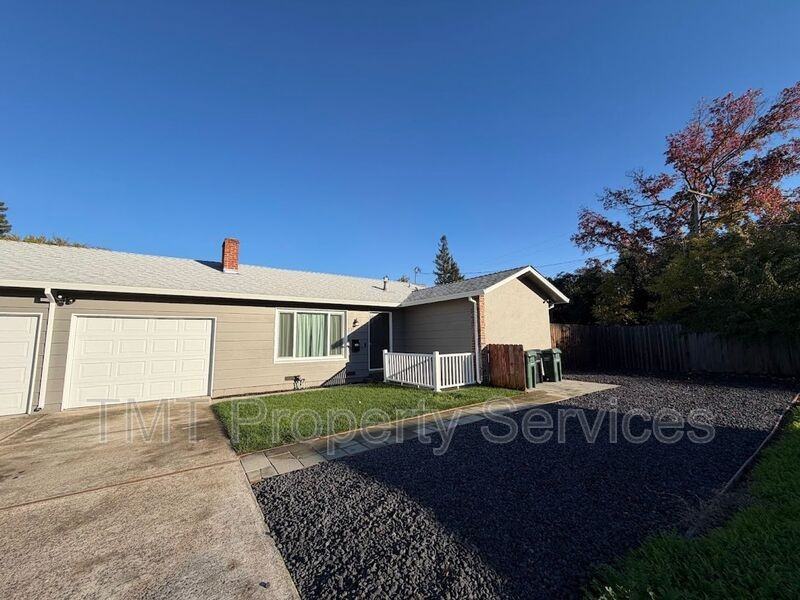 2344 Park Estates Dr - Photo 2 of 15