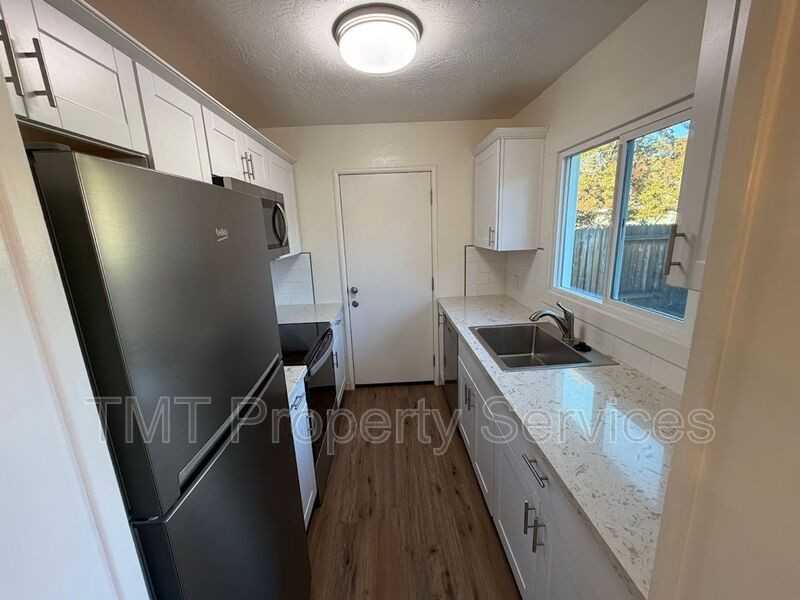 2344 Park Estates Dr - Photo 7 of 15