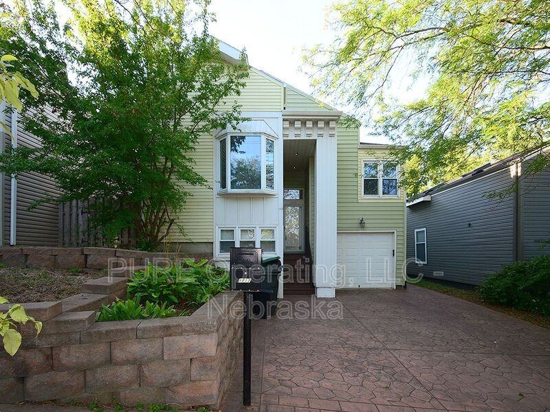 1217 Pierce St - Photo 2 of 27