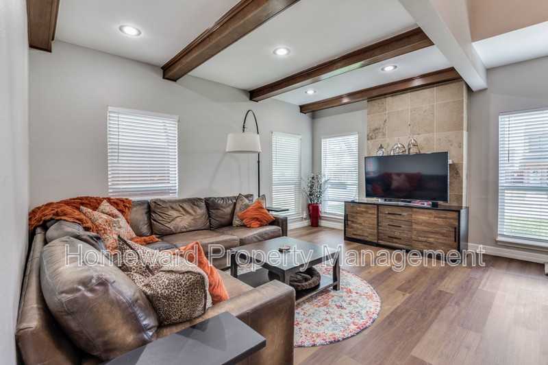 552 Josephine St - Photo 3 of 13