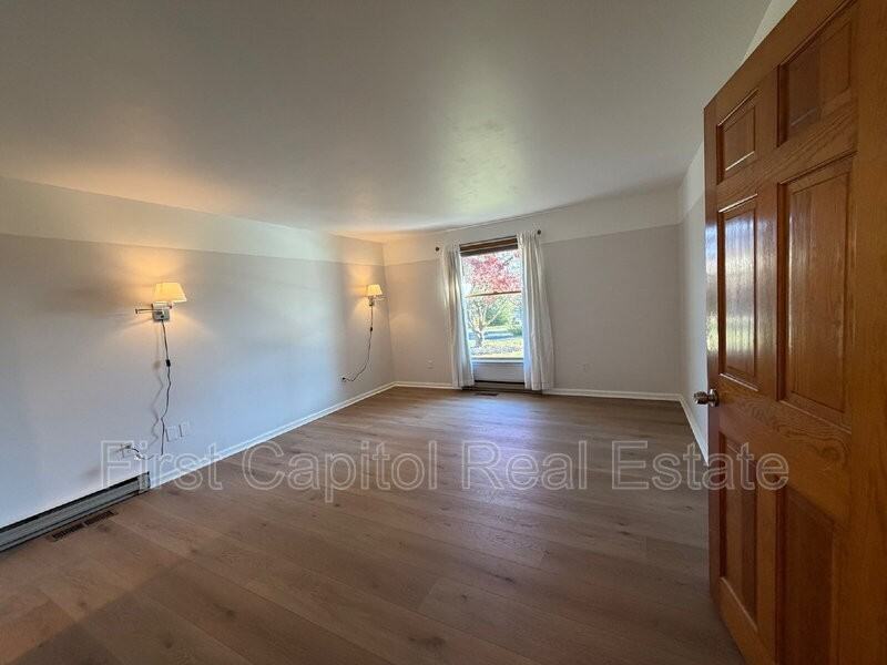 8112 Pete Wiles Rd - Photo 3 of 12