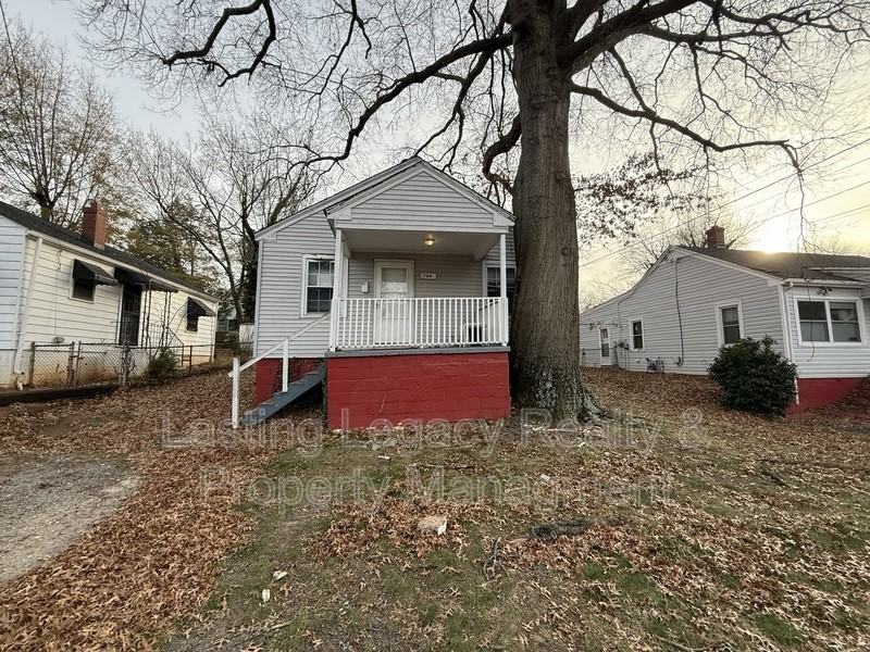 704 W 26th St - Photo 3 of 14