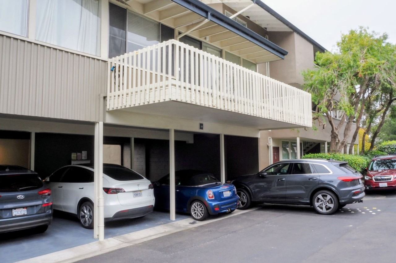 32 Andrew Dr #124 - Photo 2 of 29