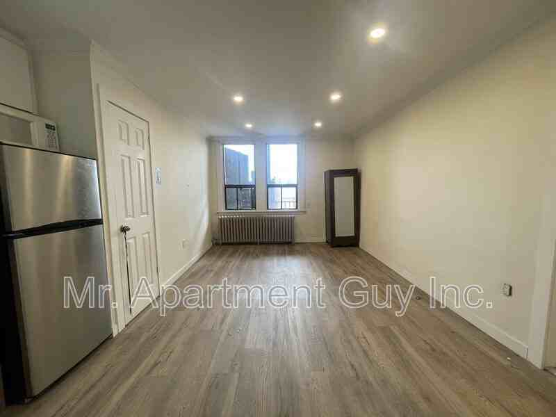 44 Victoria Avenue South #203 - Photo 2 of 5