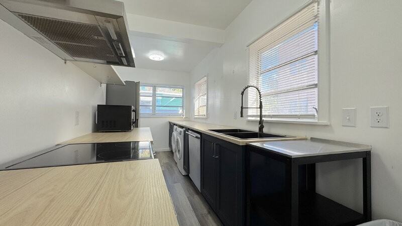 428 N Oleander Ave - Photo 5 of 22