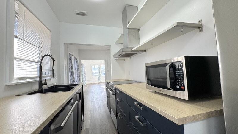 428 N Oleander Ave - Photo 7 of 22