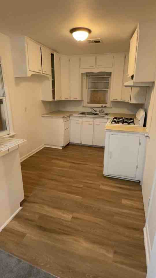 5217 South Youngs Boulevard - Photo 5 of 5