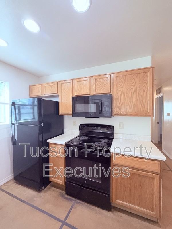 1412 E 25th St - Photo 3 of 24