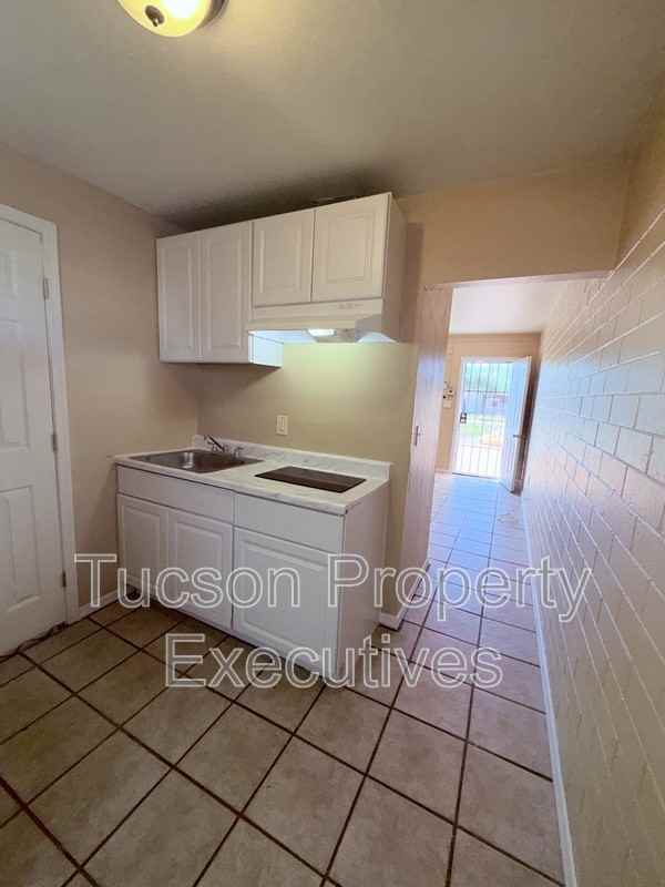 232 W Flores St - Photo 2 of 7