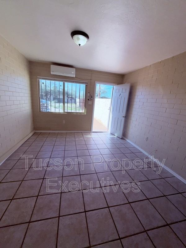 232 W Flores St - Photo 7 of 7