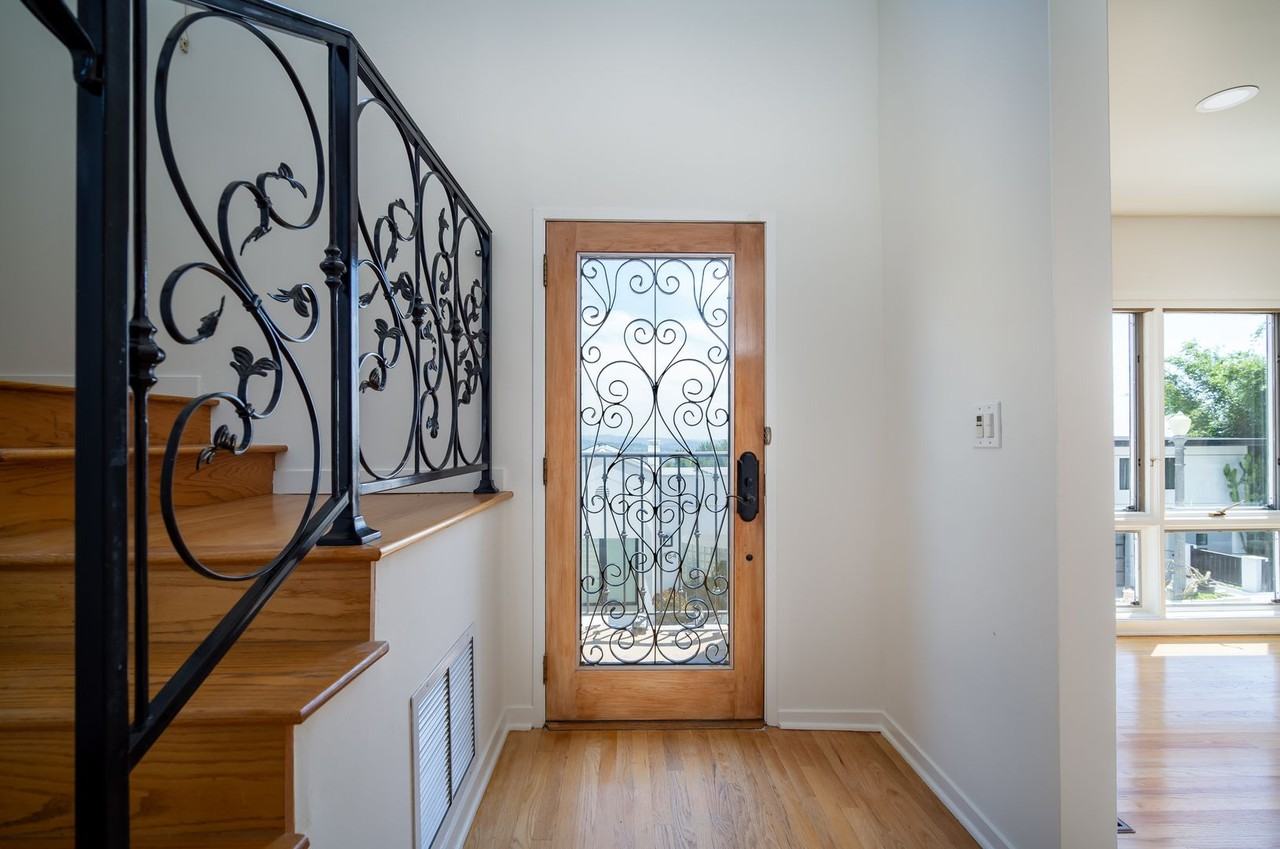 3955 Farmouth Dr - Photo 4 of 50