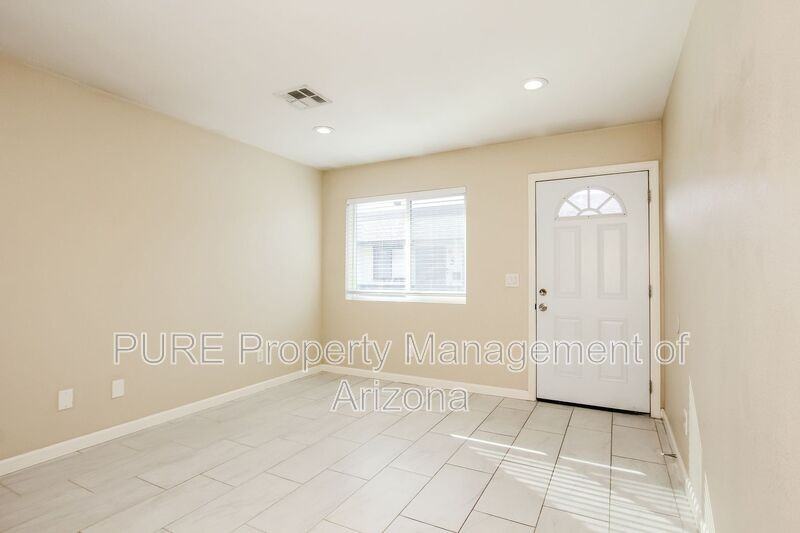 703 E Knoll St #2 - Photo 3 of 18