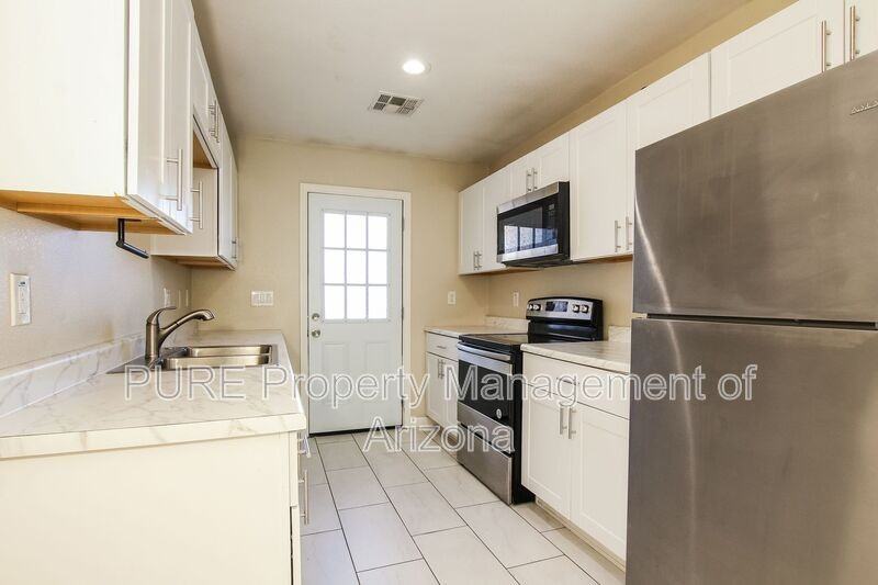 703 E Knoll St #2 - Photo 6 of 18
