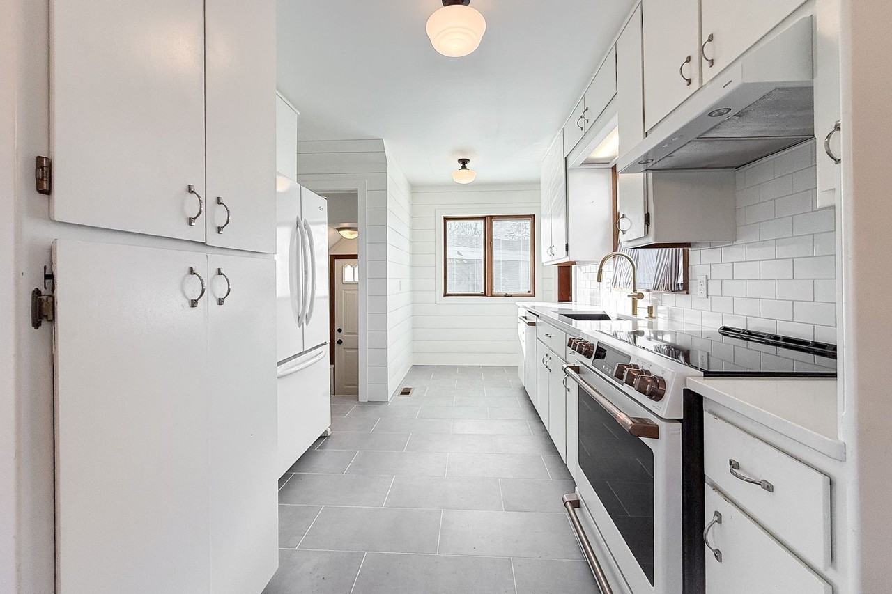 1415 Hains Ave - Photo 7 of 33