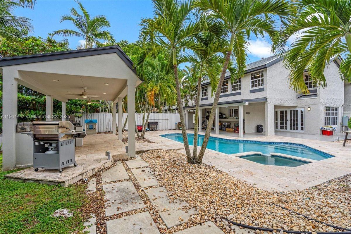 8351 Southwest 39th Court - Photo 2 of 11